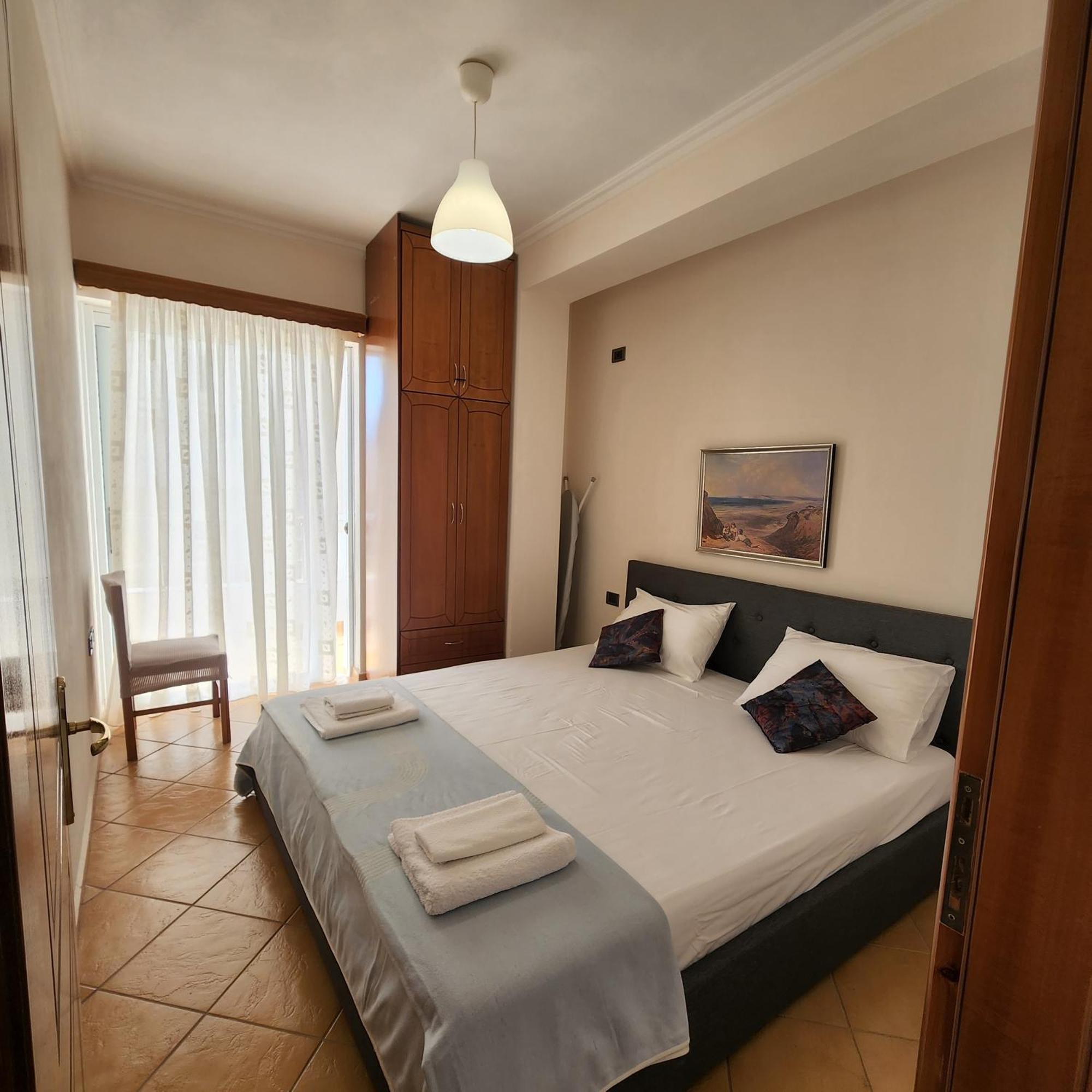 Sunsea Apartment Sarandë Esterno foto